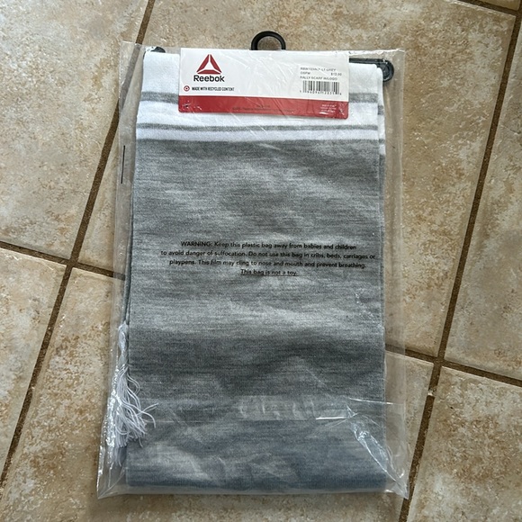 NWT Reebok Rally Spell Out Fringe Scarf - Picture 3 of 3
